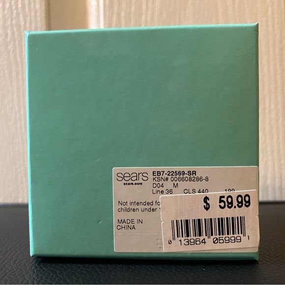 Silver Swarovski Crystal dangle drop earrings - Picture 4 of 5